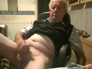A little wank for you darlings.