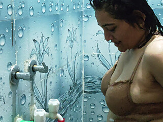 Desi Bhabhi Bathing