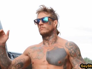 Inked muscle jock cocksucked by horny BF