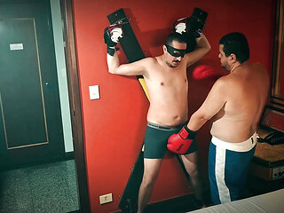 X Domination: Bear Boxing Vs Jobber