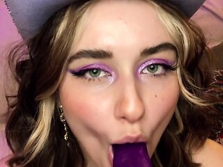 Amateur brunette ariana marie solo toying