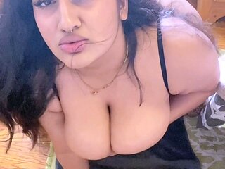 Amateur wild chick solo masturbation