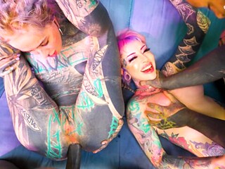 Anuskatzz and Lily's facial sex