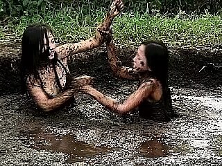 TIGHT BRUNETTE LESBIANS CAUGHT OUTDOORS THEN SUCK COCK