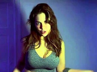 Ellie Skyes - Your Muscle Mommy