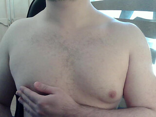 Muscular camboy works out his upper body