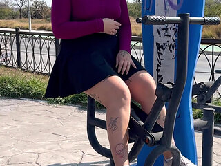 SHE SHOWS HER TITS IN PUBLIC AND SUCKS IT IN THE AIR