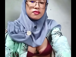 Hijab Shemale Is Fucked By Machine Dildo
