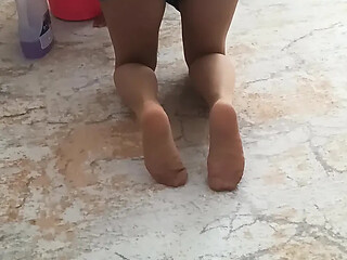 Stepmother seduced by turban and big butts while cleaning