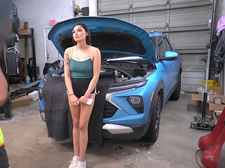 Brunettes Gi & Alexa in a wild ride: Blowjobs galore