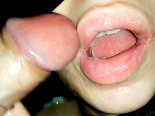 Incredibly Gentle Blowjob! Milasha Ponri and Her Natural Plump Lips