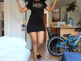 Booty shaking, ebony