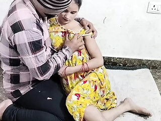 Desi aunty ko saman dene ke bahane chod kar bur faad diya