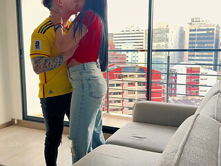 FILTRAN VIDEO CASERO DE PAREJA COLOMBIANA ENAMORADA HACIENDO EL AMOR RICO EN CASA