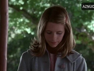 Jennifer Jason Leigh Uber-sexy Episode in Skipped Parts