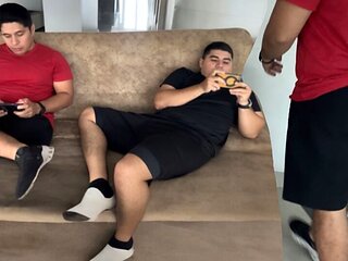 ! I fuck my best friend's wife while we play! (cuckold)