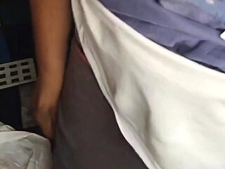 Ghar Mein Akele Makan Owner Ki Beti Ko Apne Pass Bula Kar Fuck Kar Diya