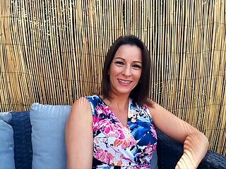 Kyara, jolie milf, gourmande de sexe