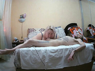 Stepmom sucks big cock deep and watches cum flow out - Zona901