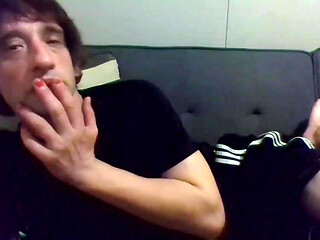 Pretty Feet and Nails, Vaping