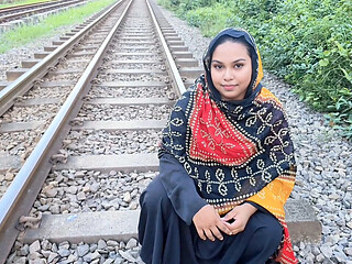 Train Line par Mili Ladki Ko Ghar Lakr Chuda - Bengali Girl video xxx Fucking