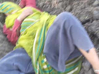 Desi Indiska Vacra Bhabhi Ka Bild Ke Khet Mein Tahar Nahi Hai Aur &Ouml;ppen Djungel Mein Apni Chutme Finger Sexig Film Skicka