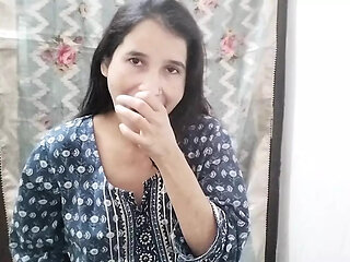 Step sister ko bathroom me piche se pakad ke pel diya