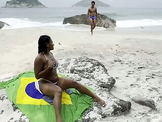 fui a praia com meu marido e transamos em publico (COMPLETO NO RED)