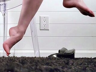 Linsey Dawn solo foot fetish