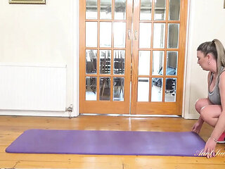 Busty MILF Maisie Lewis Gets Creampie from Personal Trainer - Blonde Amateur Fuck