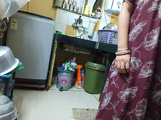 Bhabhi ne devar ko toilet karwa kar chudai karai