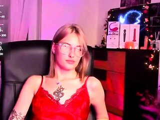 sexy amateur hot blonde teen show webcam