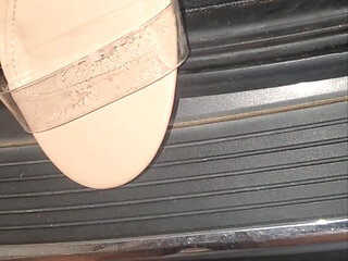 mechanic found customer size 7 heels in suv