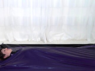 Amateur super hot brunette masturbating 3 mp4