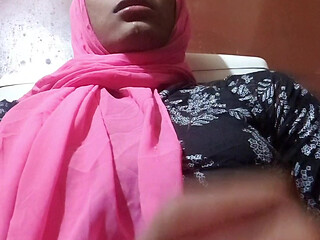Desi hijabi sissy crossdresser spitt swap
