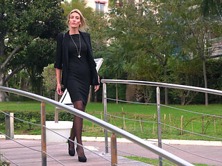 Anouk 34 Years Old, Her First Video