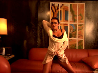 Brunette babe shows off her sexy body while stripping