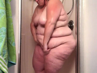 Shower Time with Julie Ginger