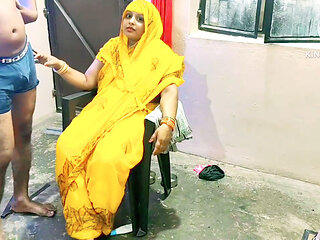 Neighbour's Bhabhi had sex with the electrician