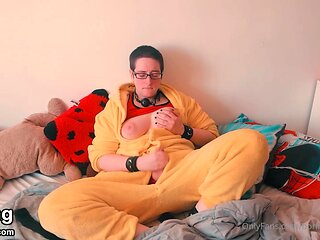 Sexy Shemale With Big Tits Jerking Her Huge Cock Off