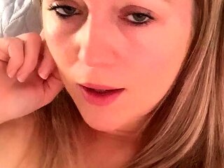 amateur blonde solo webcam