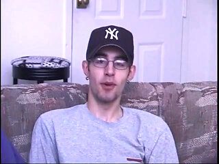 Young geeky dude opens his legs wide for his boyfriend to drill his ass
