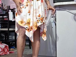 Watch this sexy Cd pee