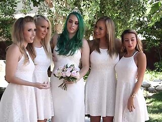 Kenzie Taylor & Olivia Austin enjoy during group dicking - HD