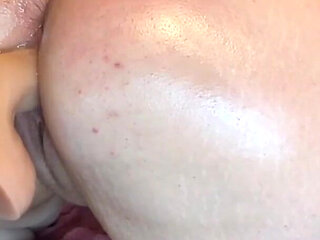 Thick Girl Uses a Sex Machine to Get a Lot of Pleasure!!