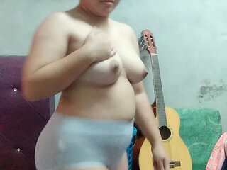 I still have my pads on but my pussy want a creampie