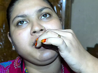 Boy and girl romanced in the room and took off their saree