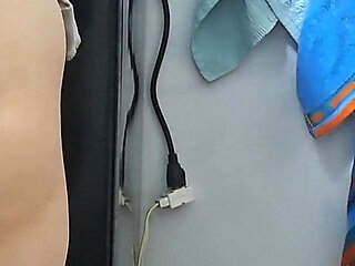 He Seduces the Latina Maid with a Huge Ass and They End up Fucking