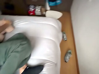 Tengo encuentros casuales con la mejor amiga de mi padrastro