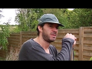 Gardener gets her horny enough to start masturbating